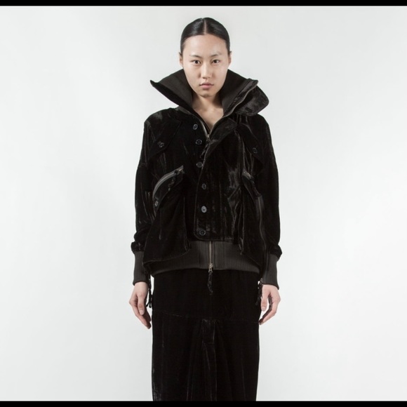 Super soft velvet jacket with versatile zippers. - Picture 8 of 11